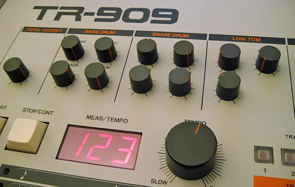 Roland tr 909